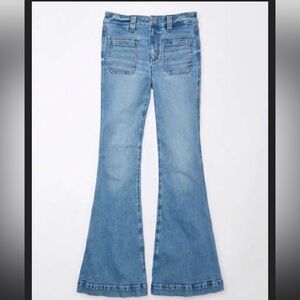 American Eagle Super High Rise Flare Next Level Stretch.